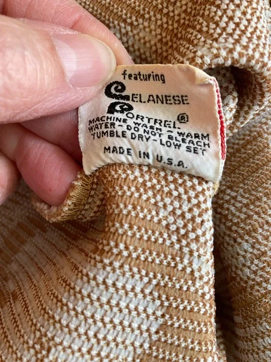 VTG 70s Classic Floral Knit Sleeveless Sweater Vest - Beige - Picture 3 of 7